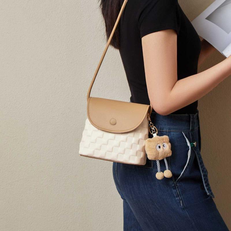 Casual small bucket bag New popular versatile messenger bag Commuter small square bag Summer versatile