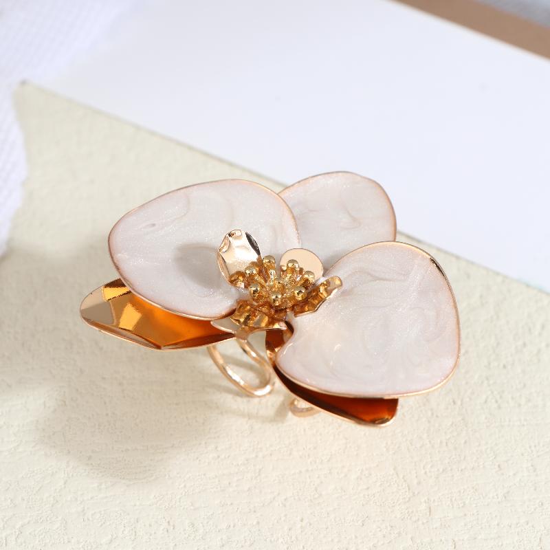 

Exaggerated Metal Flower Ring For Women Fashion Dripping Oil Irregular Opening Adjustable Finger Jewelry Accessories белый