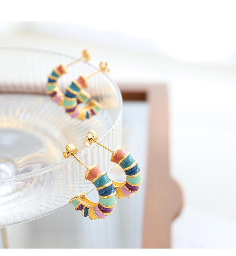 Retro French Minimalist Colorful C-Shaped Knuckle Earrings - Titanium Steel for Women