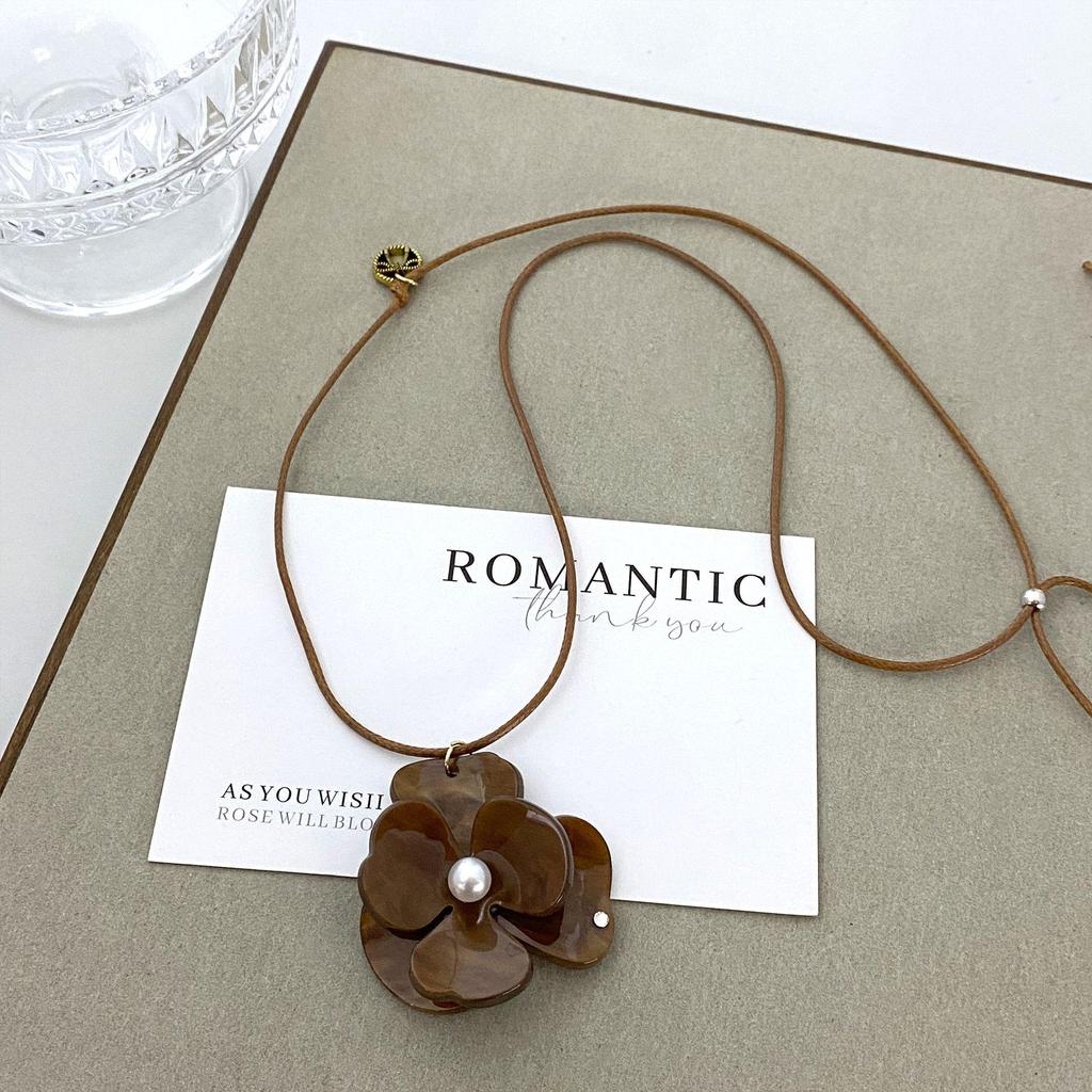 Retro Ethnic Ceramic Wood Necklace: Geometric Fruit Pendant for Women