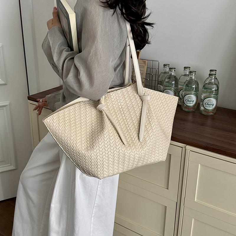 Woven Leather Tote Bag for Women Large Capacity Shoulder Handbag for Work and Shopping
