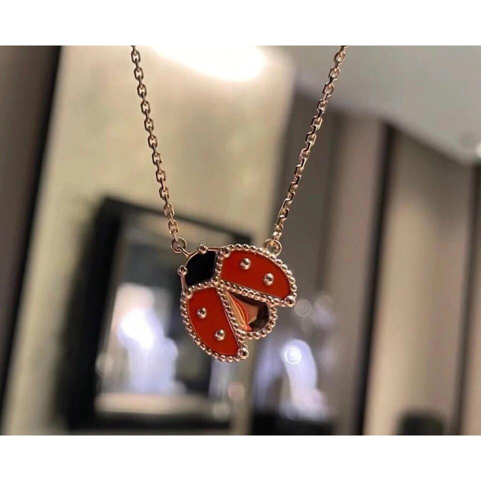 ladybugFlowerlace Necklace Is Gentle and More Eye-catching Than a Clover. The Hollowed Out Design Is Overall Light and Three-dimensional