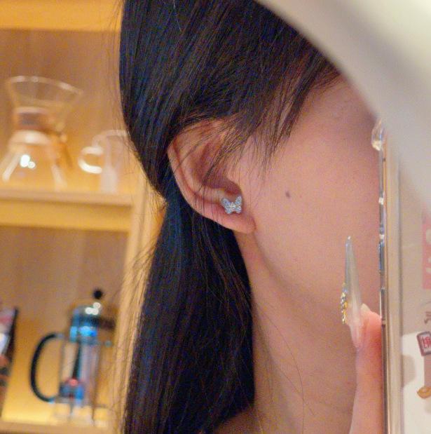 Elegant S925 Sterling Silver Butterfly Diamond Stud Earrings – Perfect High-Fashion Gift for Girlfriends and Besties.