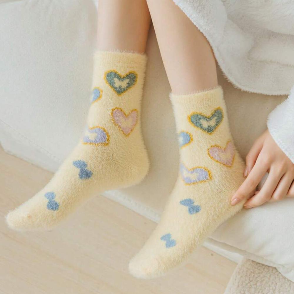 5 Pairs Women Warm Plush Heart-Shaped Printed Thick Mid Tube Socks Suitable Autumn Winter Wear Sweat Absorbing Casual Socks