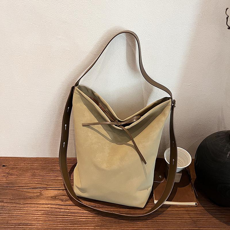Casual bag women's high-end sense popular bow shoulder bag large-capacity commuter messenger bucket bag