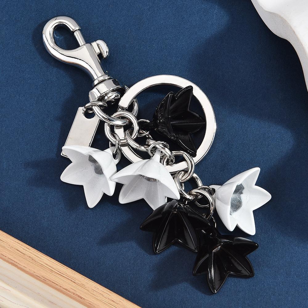 White Flower Keychain, Simple Wind Chime Flower Pendant, Bag Pendant, Rural Metal Flower Jewelry.