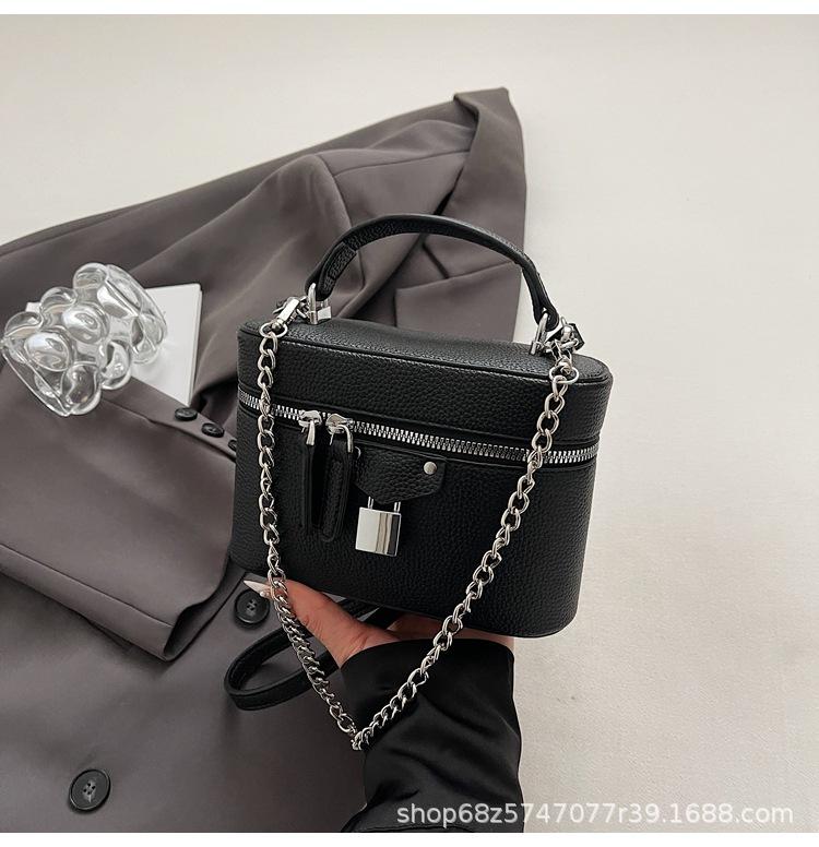 Premium Sense of Foreign Style Niche Handbag Women's 2025 New Versatile Shoulder Messenger Bag Light Luxury Commuter Chain Bag