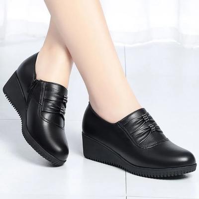 Women's Autumn Comfortable Soft Soled Mid Sole Single Order Shoes for Middle-aged and Elderly People, Large-sized Sloping Heel PU Leather Shoes