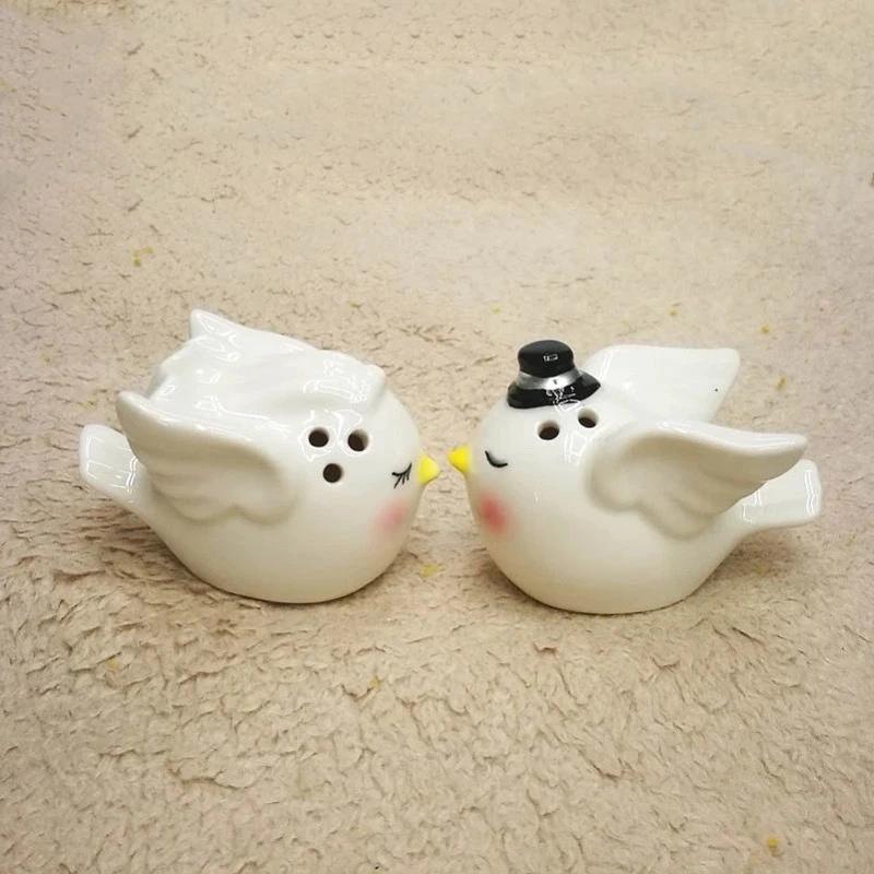 

6.2*4*4.2CM Cartoon Hand-painted Angel Bird Couple Ceramic Spice Bottle Gift Pair of Home Kitchen Supplies Pepper Salt Shaker