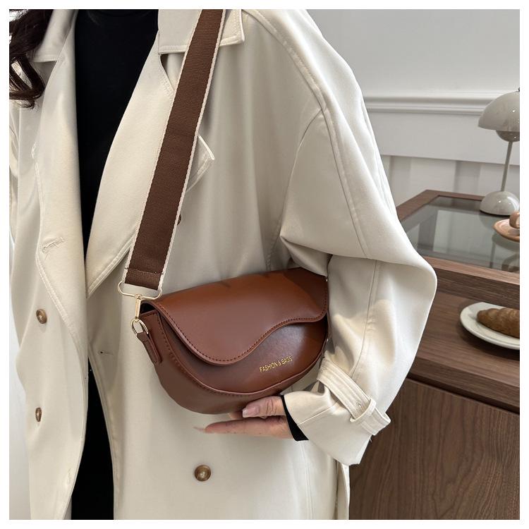 Bolsa Sela Semicircular Feminina Estilosa com Alça Larga - Tendência 2024 Transversal