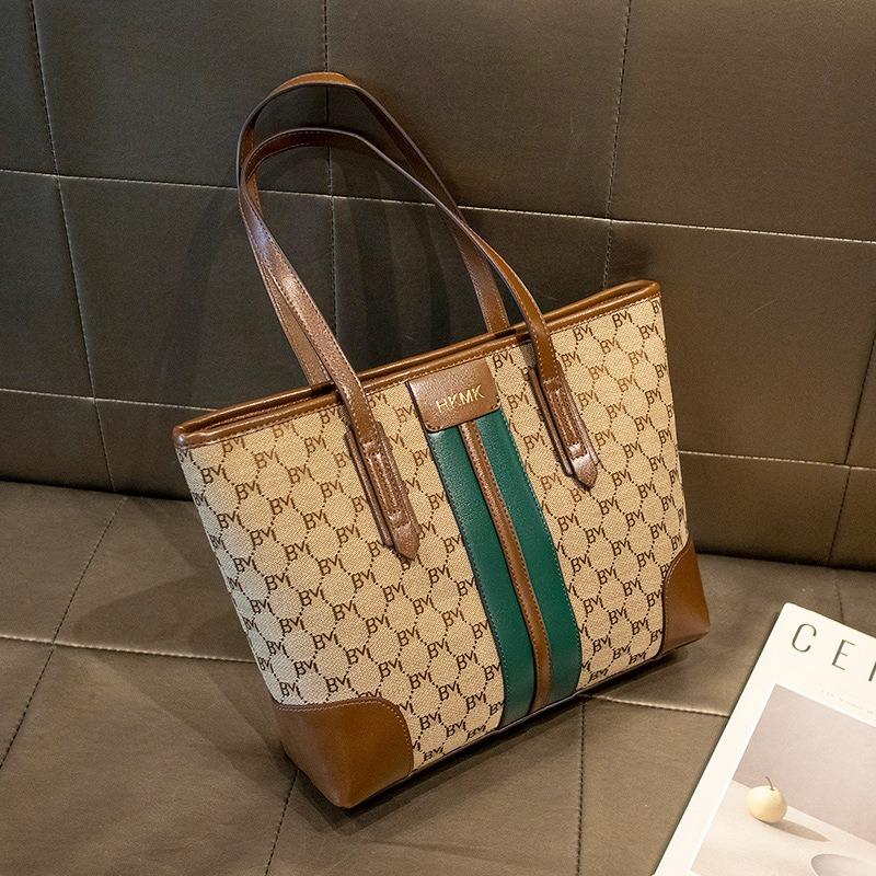 Printed Large-capacity Women's Bags, New Light Luxury Women's Handbags, Light and Fashionable Single Shoulder Commuter Tote Bags, Trendy