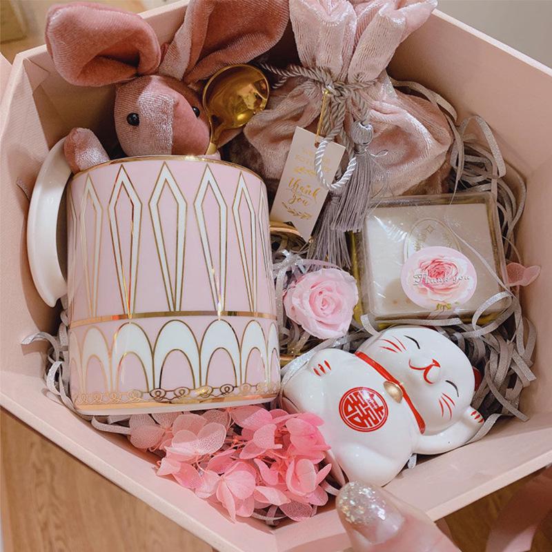 Ceramiczny Kot Malowany Ręcznie w Stylu Mori Pudełko na Cukierki i Oszczędnościówka Ozdoba na Upominki Ślubne