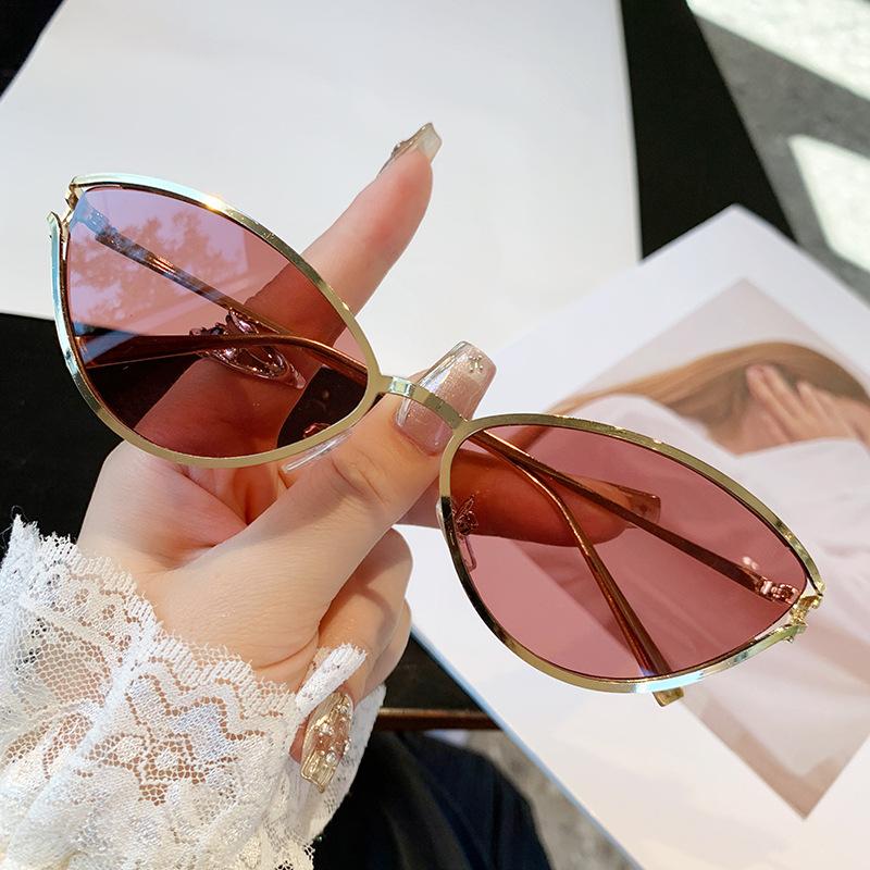 European and American style hip hop personalized sunglasses yellow metal full frame glasses hollow frame triangular cat eye women's sunglasses
