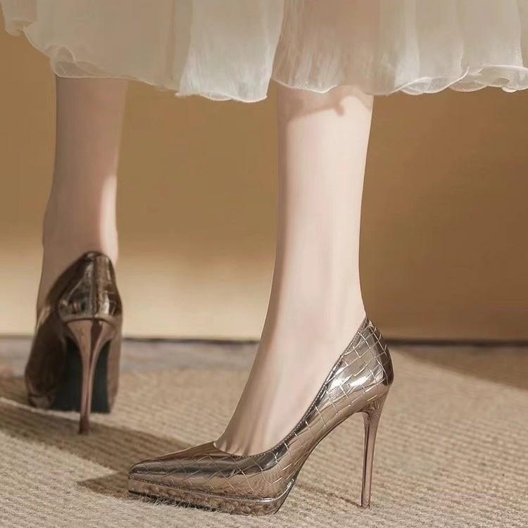 Móda 2024 Platformové podpatky Šněrovací Značkové lodičky Boty pro africkou ženu Mělká špička Sexy sandály Špičatý klínek Lakovaná kůže Nazouvací Gol