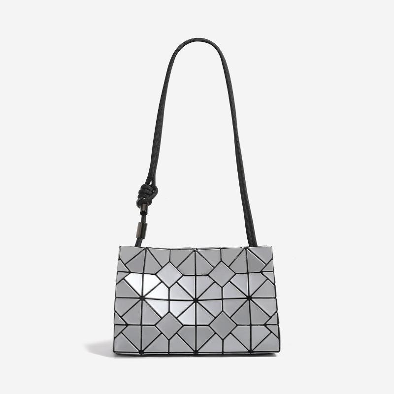Crossbody Small Square Bag Irregularly Shaped, Fashionable and Simple, Ideal for Daily Commuting. серебряный