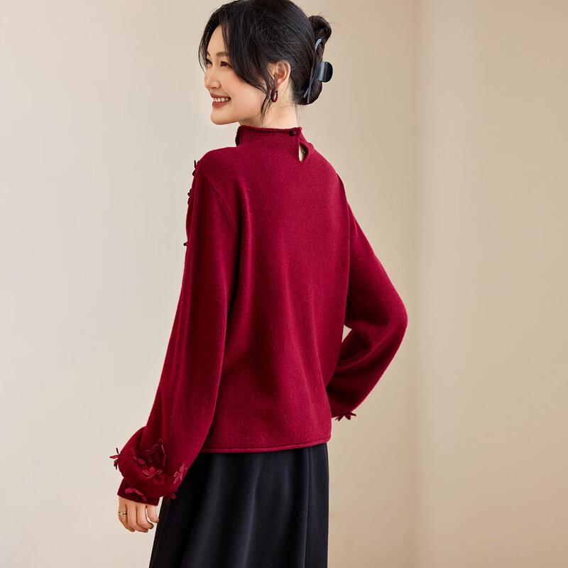 Dámský svetr z čisté vlny s 3D ručně šitými květinami