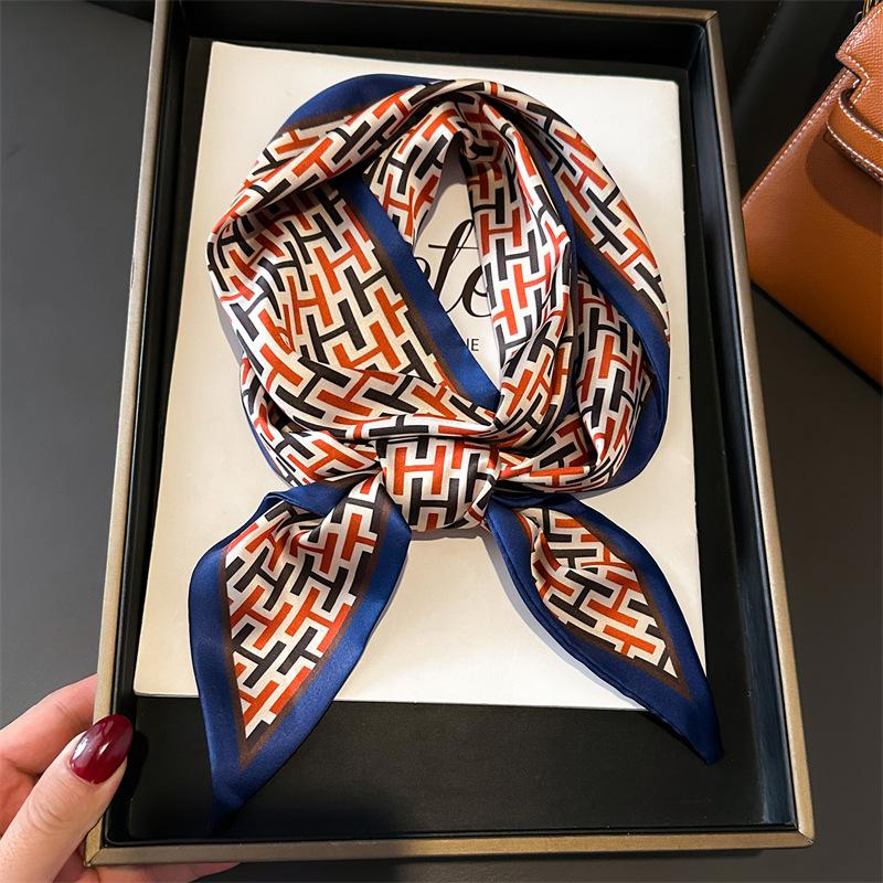 2025 New Silk Scarves Girl Headband Neckerchief Foulard Hairband Hijab Ribbon Women Luxury Fashion Print Silk Scarf Tie Neck Bag