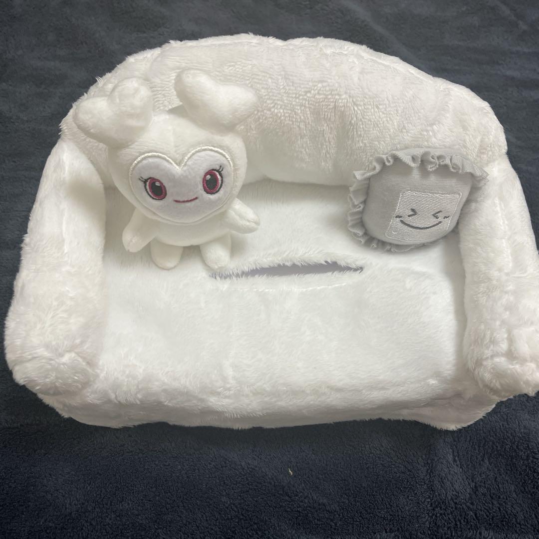 

[USED] Twice Lovely x GiGO Limited Edition Tissue Cover (White/Dahyun) + Novelty Item