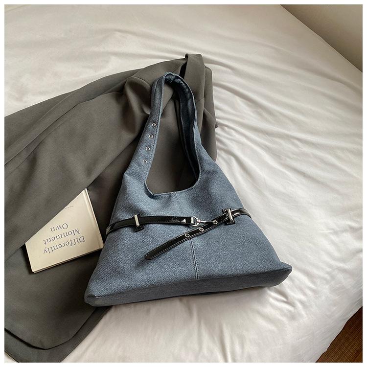 

Retro light luxury underarm bag women s 2025 new fashion design tote bag large capacity versatile shoulder commuter bag джинсовый синий