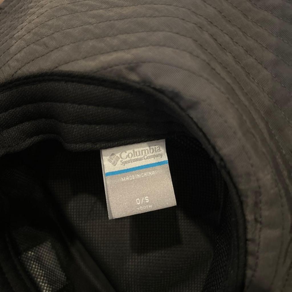Used Price reduction! [New, unused] Kids Columbia Hat Gray