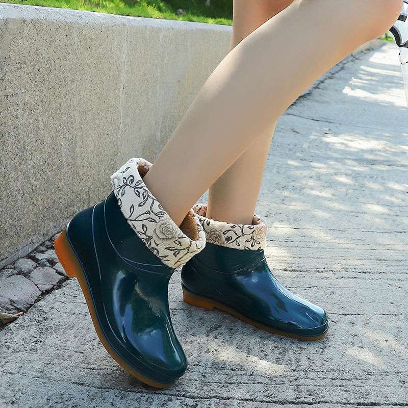 Hohe rutschfeste Samt-Baumwoll-Regenschuhe Regenstiefel wasserdichte Schuhe Eimer-Gummischuhe Überschuhe Wasserstiefel Damen Erwachsene Küche warm im Winter