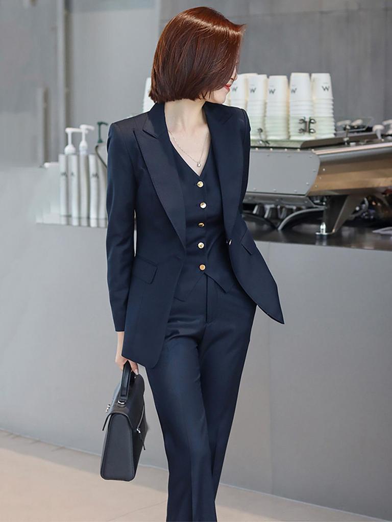 Dreiteiliger Anzug aus hochfeiner Wolle für Frühling/Herbst: Slim Fit Weste & Schlaghose