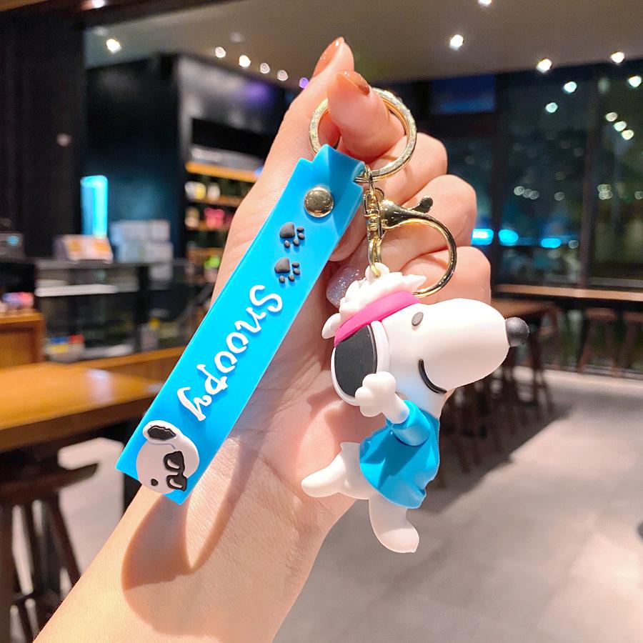 Snoopy Schlüsselanhänger Cartoon Figur Modell Puppe Schlüsselanhänger Niedlich Junge Mädchen Taschendekorationen Kinderspielzeug Weihnachtsgeschenke