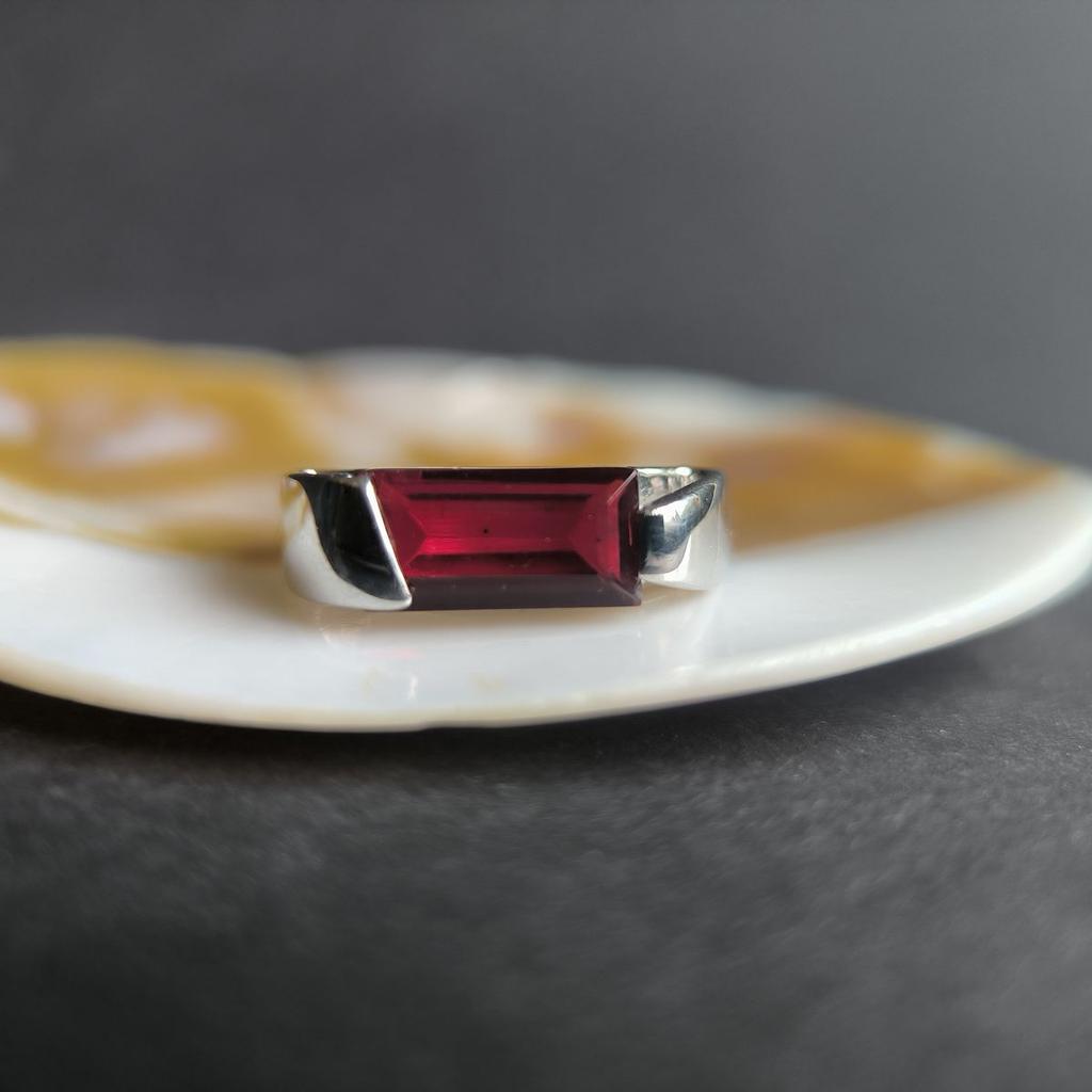 Bague en argent avec grenade synthétique nano 2,14 ct, poids de l'article 5,39 g (60002181)