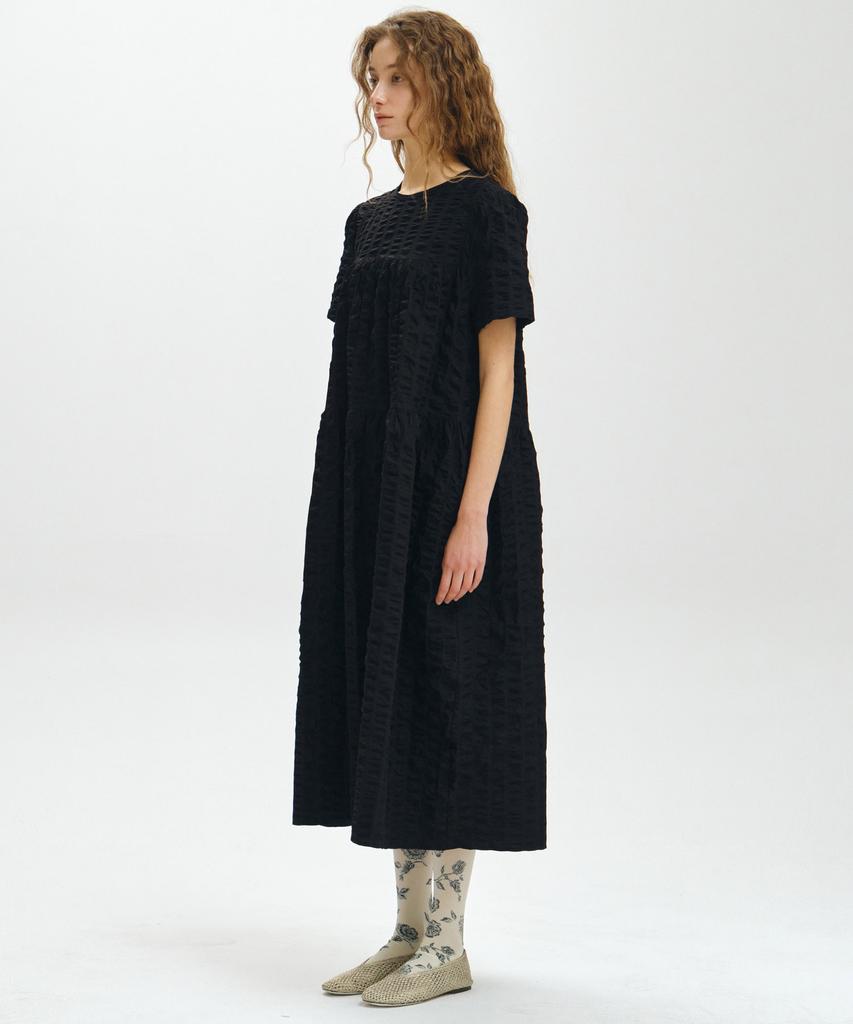 Mais Half Sleeve Seersucker Maxi Dress / Black