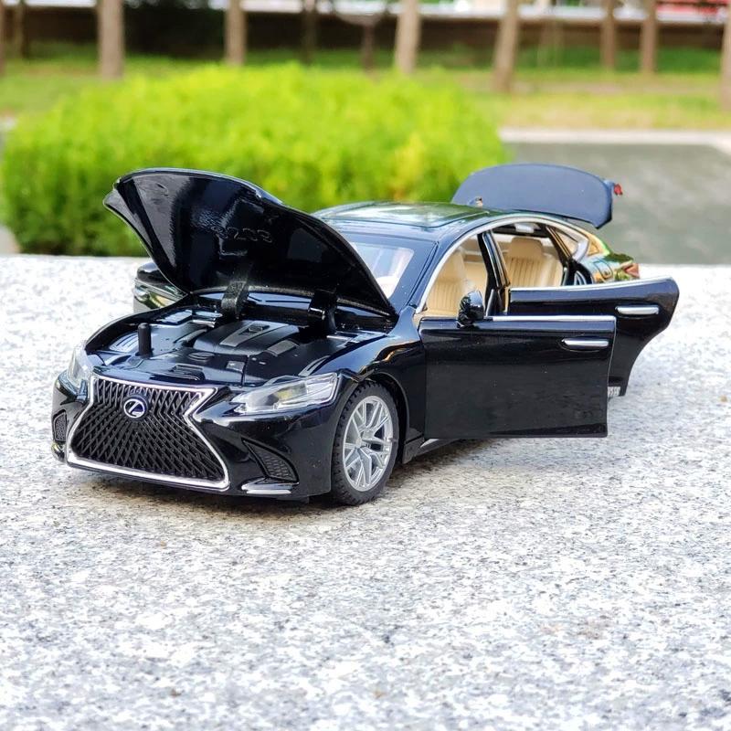 1/32 Alloy Die-cast Lexus LS500 Car Model Simulation Sound and Light Sedan Children's Toys with Base Ornaments Gift