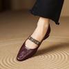 Französische Retro Mary Jane Schuhe mit quadratischer Spitze, vielseitige Damen Einzelschuhe, Frühling und Sommer neu, leichte Öffnung, niedriger Absatz, einfarbige Lederschuhe zum Pendeln
