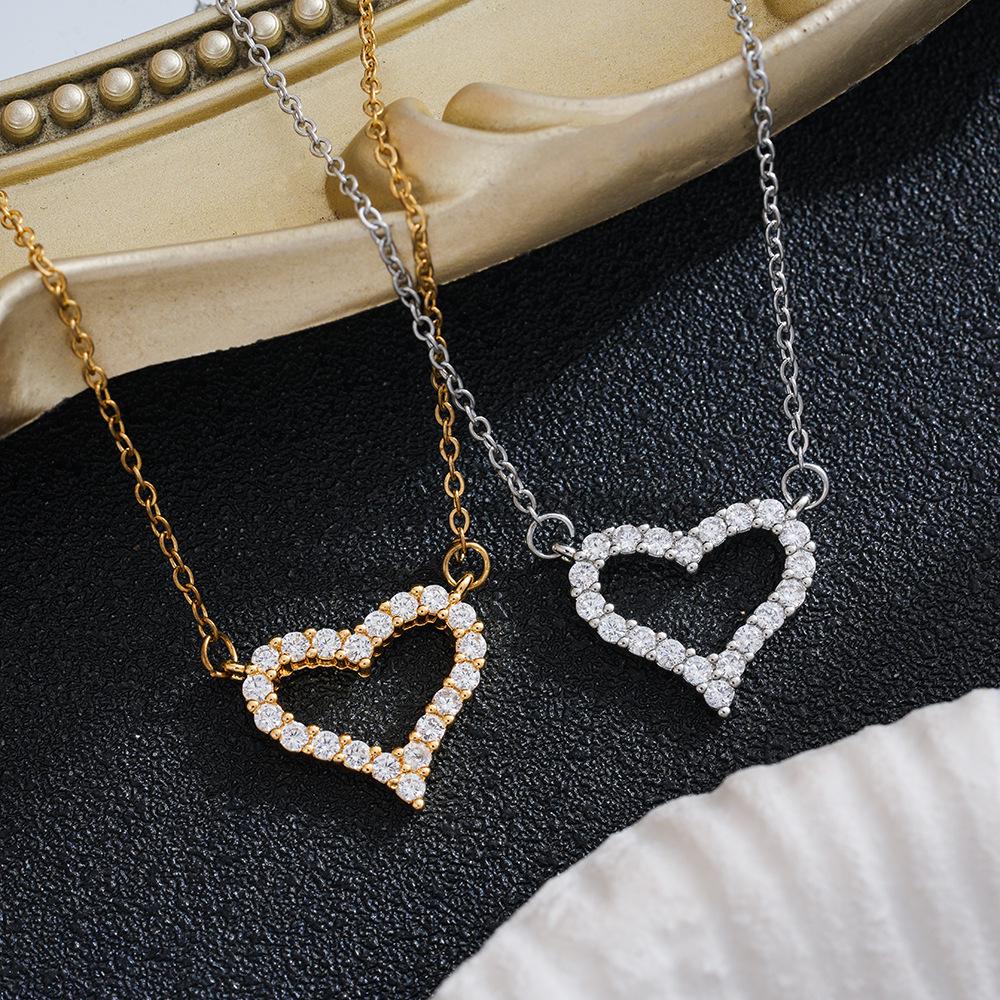 Hollow Diamond Heart Pendant Necklace for Women - Elegant, Versatile, Light Luxury Clavicle Chain