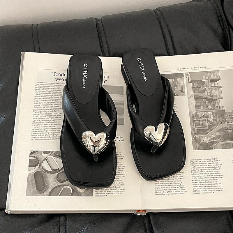 Fashion Metal Buckle Flat Bottom Flip-flop Foot Cool Slippers Summer Versatile Soft Bottom Sandals Vacation Women's Wedge Slippers