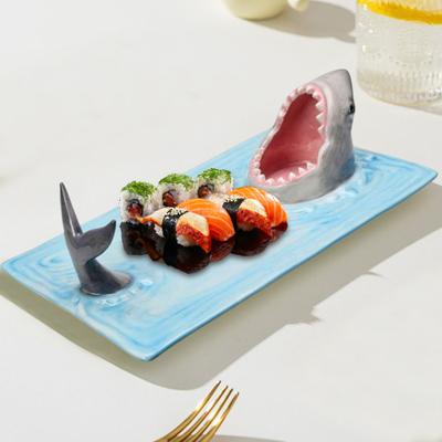 Talíř na sushi Keramický podnos ve tvaru žraloka Podnos na sushi člun Servírování sushi Creative Shark Attack