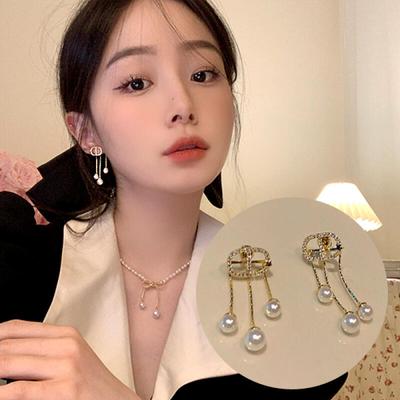 View Luxurious Gold Pearl Drop Point Fashion Earrings