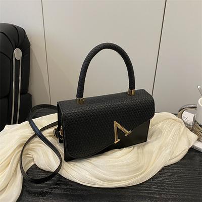 Niche Design Portable Small Square Bag Women's 2025 Spring New Fashion Literary Shoulder Bag Foreign Style Versatile Messenger Bag