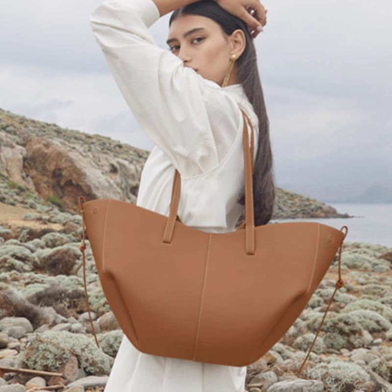2024 Nový styl Dámská kožená taška tote - Velká kapacita, Lehký luxus, Všestranný design