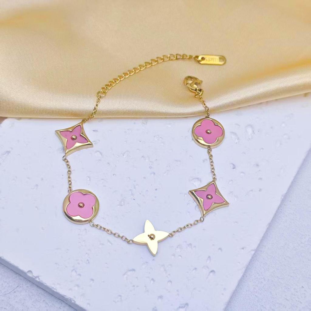 Raffinato Bracciale Quadrifoglio Guscio Bianco Acciaio di Titanio - Gioiello Elegante e Lussuoso da Donna