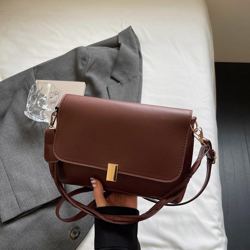 

New niche design bag women s light luxury retro armpit bag twist shoulder strap crossbody small square bag темно-коричневого