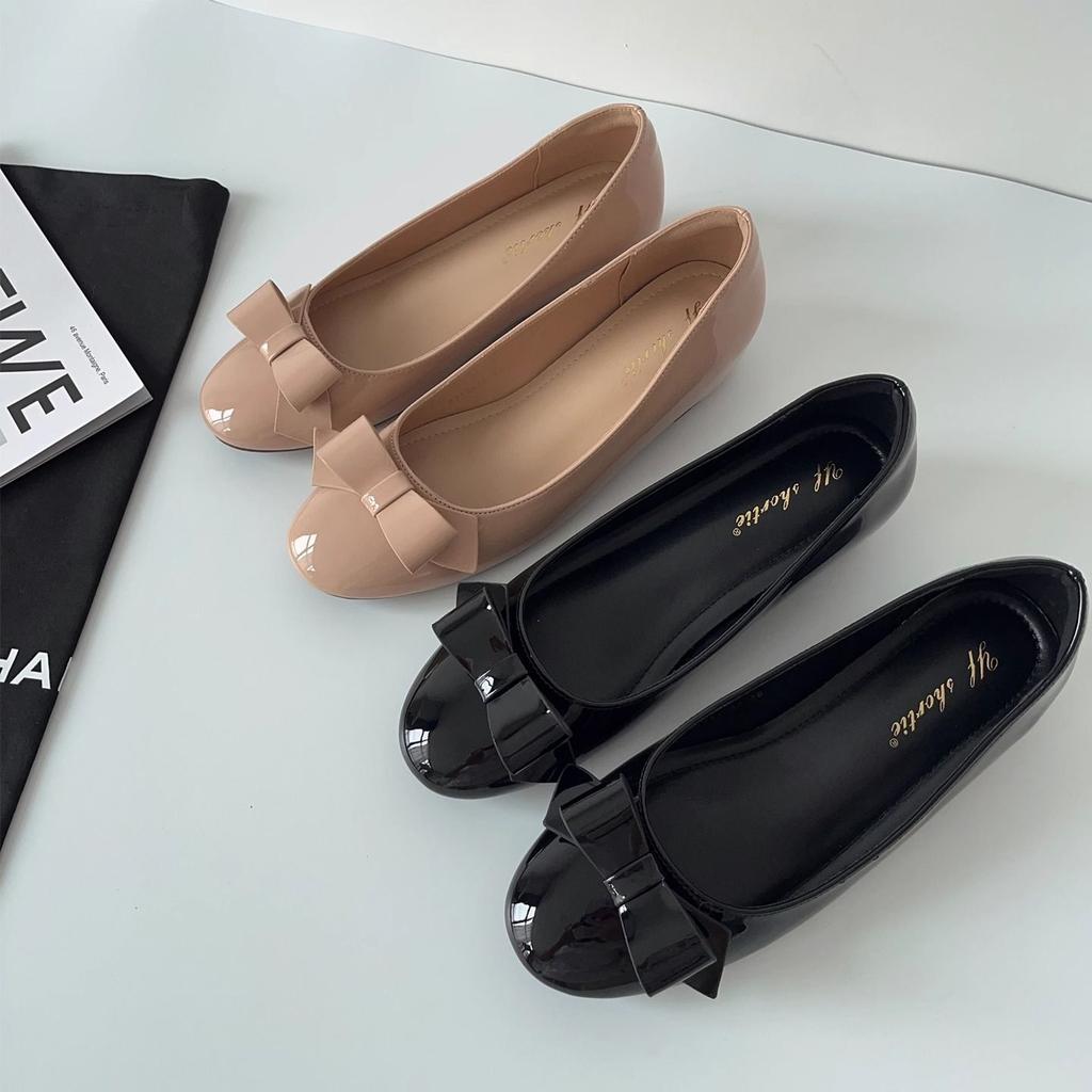Comfortable with soft-soled single shoes, bow skirt, ballet shoes, shallow mouth, college style