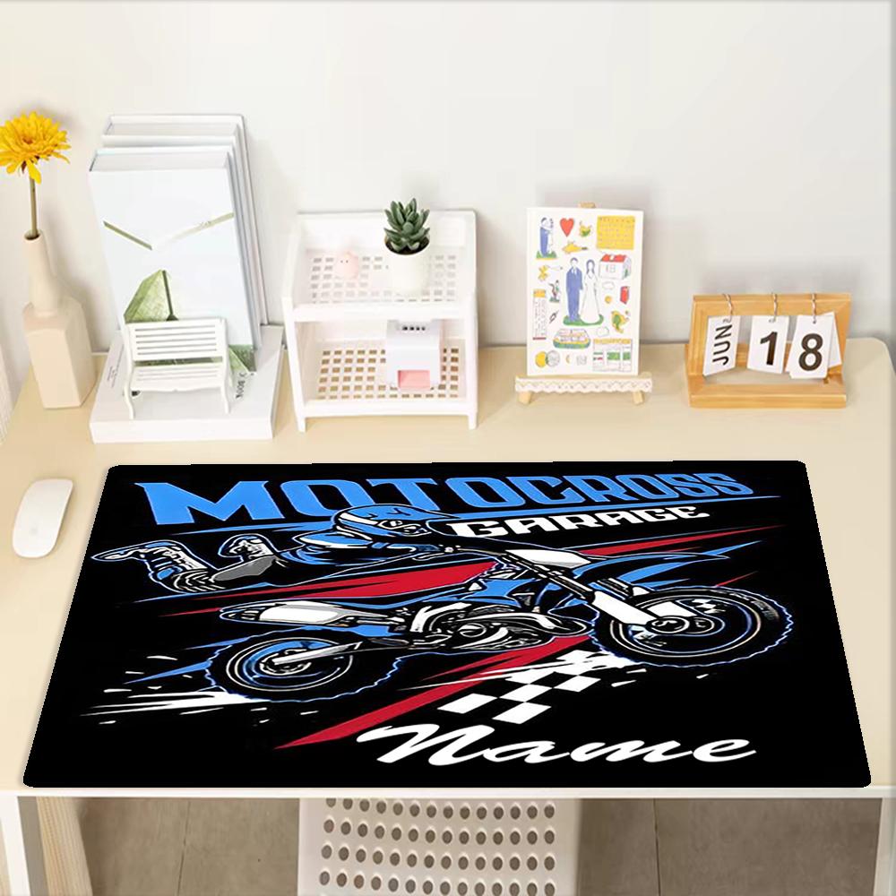Tappetino Mouse Personalizzato Tema Moto da Fuoristrada, Base in Gomma Antiscivolo, Multifunzionale per Ufficio e Casa, Perfetto per Personalizzare lo Spazio di Lavoro.