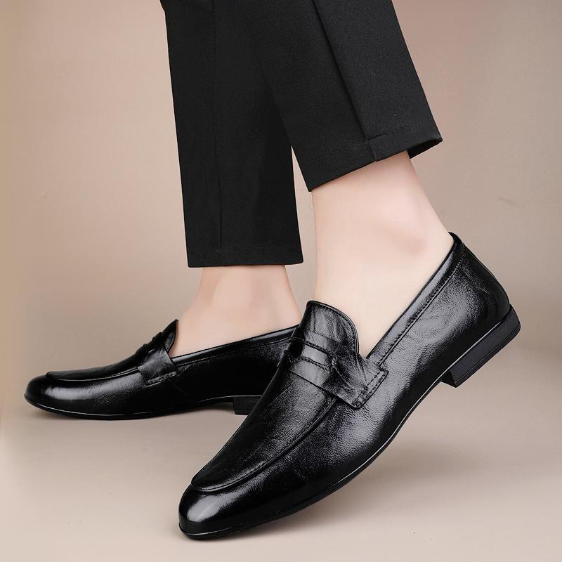 Fashion 2025 New Fashion Men Genuine Leather Flat Loafers Commute Slip-on Business Shoes Solid Casual Leather Simple Soft Bottom Shoes