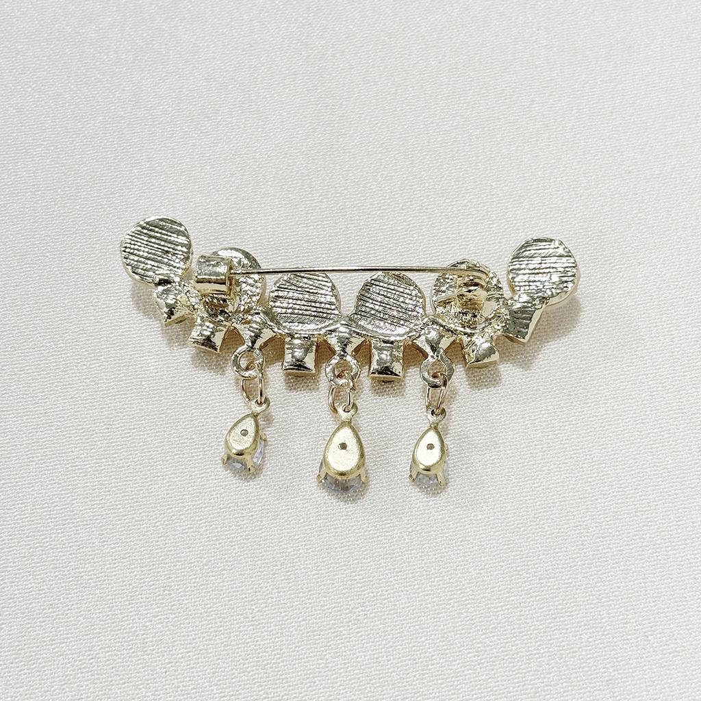 Broche à franges en perles de tempérament haut de gamme, exquise, pull, costume, corsage, accessoires, vêtements fixes, épingle anti-lumière, femme