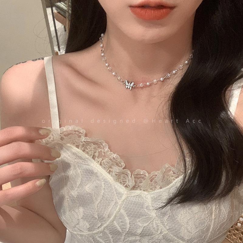 Elegant Butterfly Pearl Necklace: Light Luxury Clavicle Chain for Women