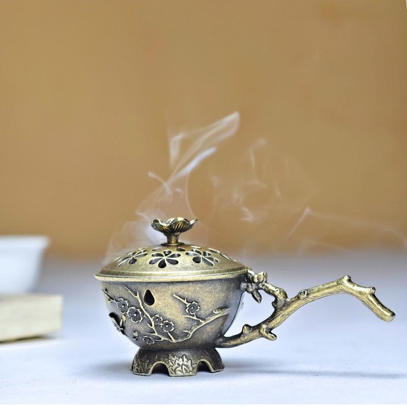 Handgehaltener Pflaumenblüten-Räucherstäbchenhalter Vintage Zinklegierung Hohlgeschnitzt Räucherstäbchenhalter Mit Deckel Aromatherapie-Dekoration