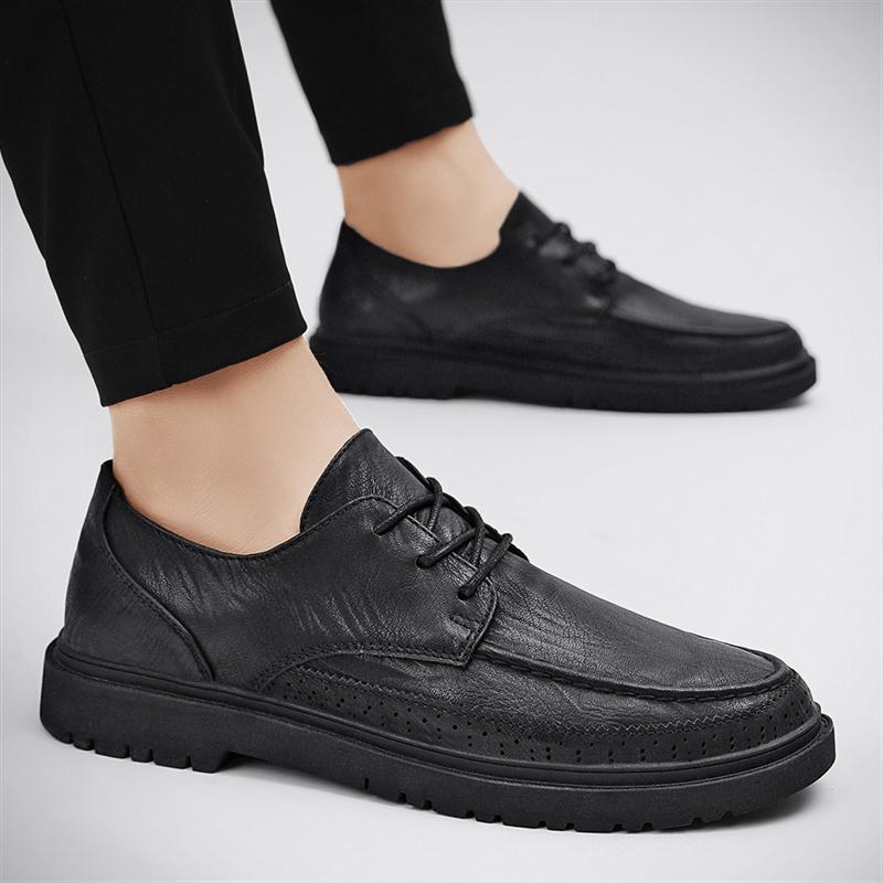 Classic Black Leather Casual Shoe with Men Textured Upper and Lace Up Design Low Cut Ankle Business Casual Style Jeans Companion
