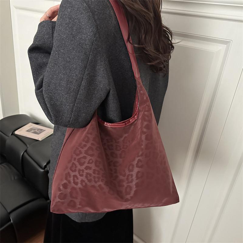 Fashionable Leopard Print Shoulder Bag With Inner Phone Pocket For Women