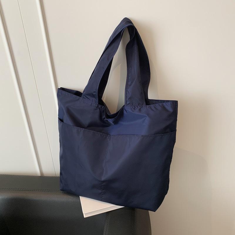 European-American Fashion Large Capacity Travel Bag - Solid Color, Nylon, Handheld or Shoulder Style for Women