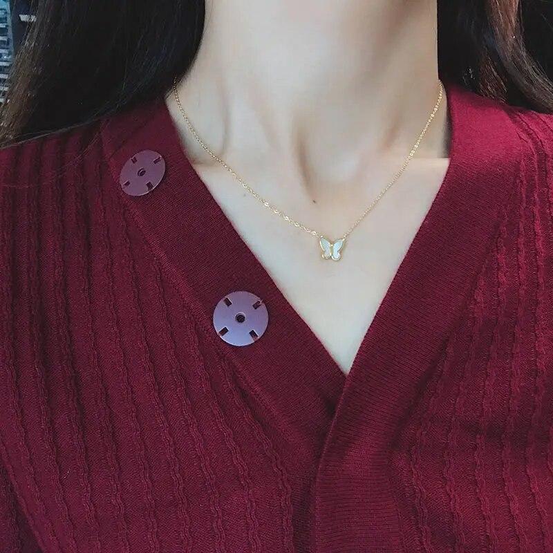 Korejská verze Akrylový náhrdelník s motýlkem pro ženy Náhrdelník s motýlkem zlaté barvy Jednoduché elegantní šperky velkoobchod