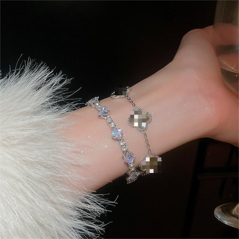 Minimalist Textured Flower Bracelet: Chic, Versatile, High-End Fashion Jewelry for Women
